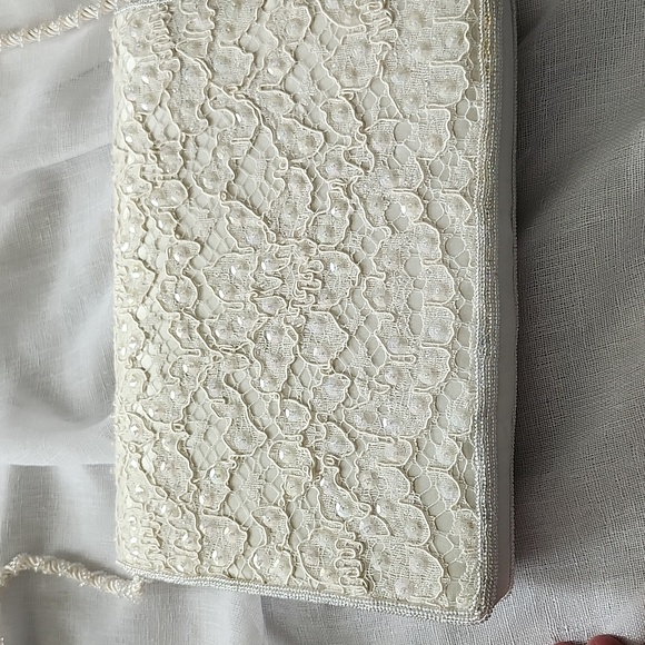 Genie White Lace and Sequins Shoulder/Crossbody Clutch, $45 - Picture 4 of 10